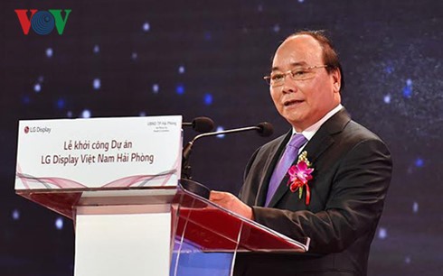 Nguyen Xuan Phuc à la mise en chantier du projet LG Display Vietnam  - ảnh 1